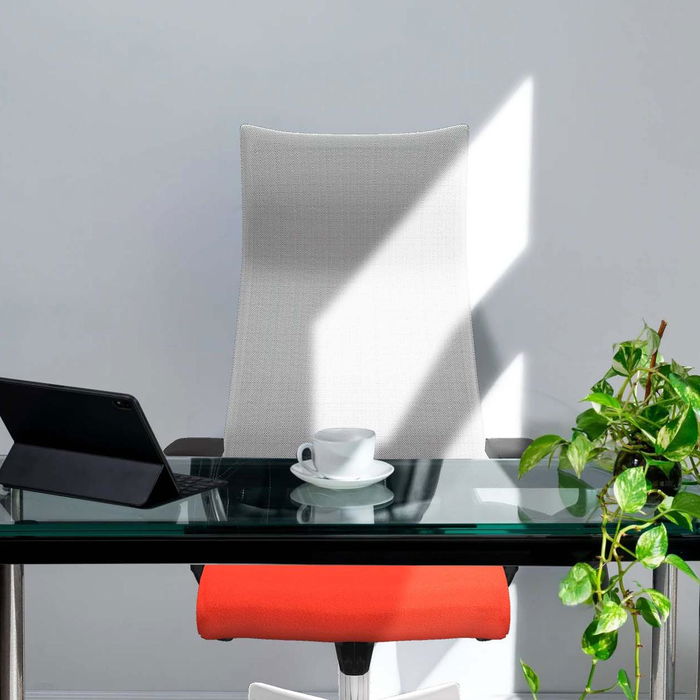 Sillón Albacete con mecanismo Sincro tapizada con Tela color Azul cielo y malla color Blanco. Equipado con Base poliamida blanca, Brazos 2D y Ruedas 65 mm parqué Sillón Albacete con mecanismo Sincro tapizada con Tela color Azul cielo y malla color Blanco. Equipado con Base poliamida blanca, Brazos 2D y Ruedas 65 mm parqué