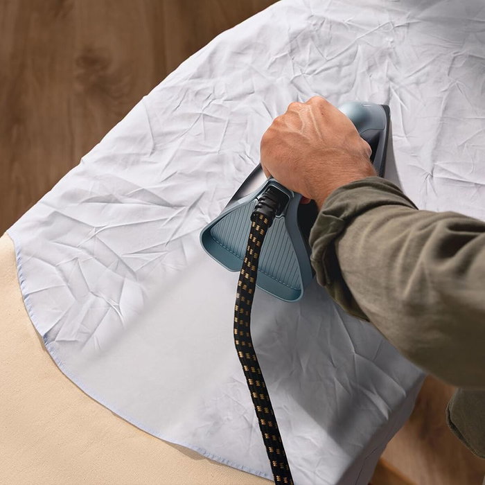 Cecotec Centro de Planchado IronHero H-2800 2800W Suela Cerámica Antigoteo 1,4L Negro