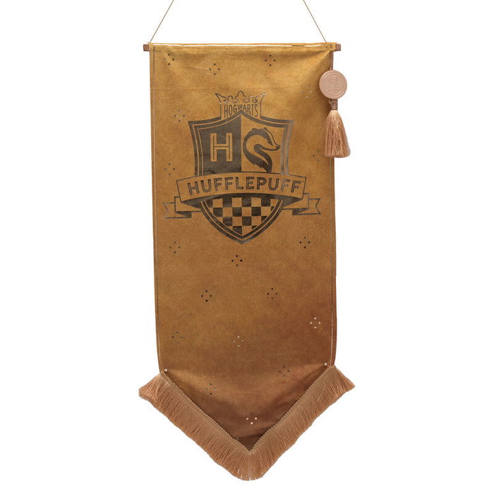 WIDDOP & CO Banderín Hufflepuff Harry Potter - Banderín colgante de tela amarilla con bordes dorados, logotipo Hufflepuff y sello de Hogwarts, incluye colgador WIDDOP & CO Banderín Hufflepuff Harry Potter - Banderín colgante de tela amarilla con bordes dorados, logotipo Hufflepuff y sello de Hogwarts, incluye colgador