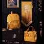 WIDDOP & CO Banderín Hufflepuff Harry Potter - Banderín colgante de tela amarilla con bordes dorados, logotipo Hufflepuff y sello de Hogwarts, incluye colgador