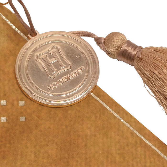 WIDDOP & CO Banderín Hufflepuff Harry Potter - Banderín colgante de tela amarilla con bordes dorados, logotipo Hufflepuff y sello de Hogwarts, incluye colgador WIDDOP & CO Banderín Hufflepuff Harry Potter - Banderín colgante de tela amarilla con bordes dorados, logotipo Hufflepuff y sello de Hogwarts, incluye colgador
