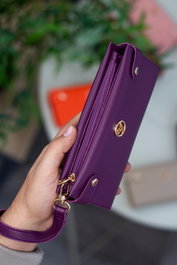 Zoozie Bags Cartera Damson para Mujer - 100% Cuero PU, Color Damson, Dimensiones 26x10x24 cm, Elegante y Versátil