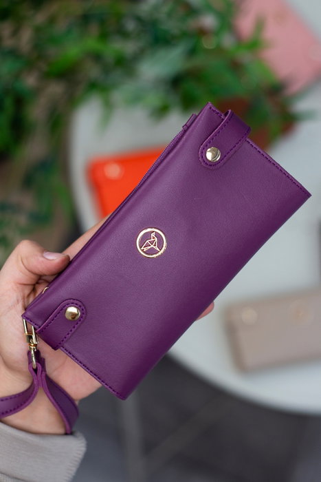 Zoozie Bags Cartera Damson para Mujer - 100% Cuero PU, Color Damson, Dimensiones 26x10x24 cm, Elegante y Versátil