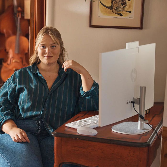 HP 27-cr0029ns Ordenador All-in-One de 27" FHD IPS, Procesador AMD Ryzen 5 7520U, 16 GB RAM LPDDR5, 512 GB SSD NVMe, Windows 11 Home, Teclado y Ratón Inalámbricos, Blanco