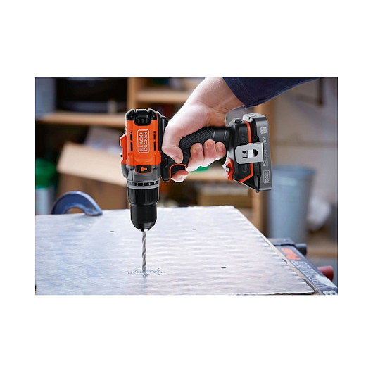 Black & Decker BCD383D1XK-QW Taladro Percutor Atornillador 18V 2Ah Batería, Pistola, Capacidad 13mm, Color Naranja