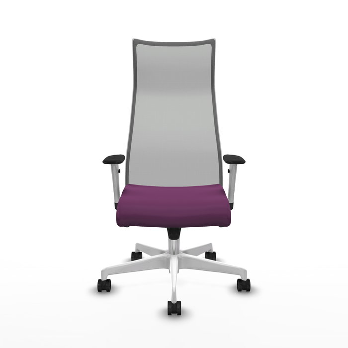 Sillón Albacete con mecanismo Sincro tapizada con Similpiel color Morado y malla color Gris. Equipado con Base poliamida blanca, Brazos 1D y Ruedas 65mm nailon