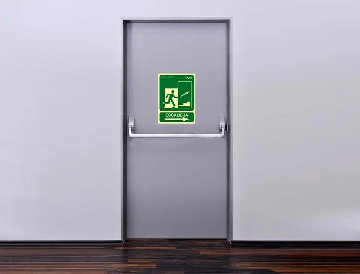 Archivo 2000 Señal Salida Emergencia Escalera Sube Derecha PVC Verde Luminiscente 224x300 mm