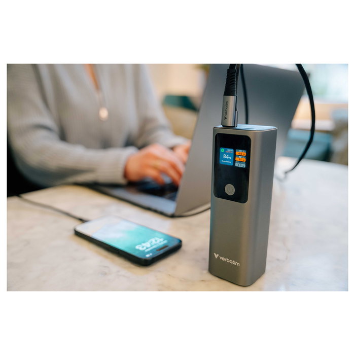 Verbatim Charge 'n' Go Powerbank 27000 mAh, 99.9Wh, Gris Metal, Carga Rápida PD 3.1 QC 3.0, Pantalla TFT, 3 Puertos