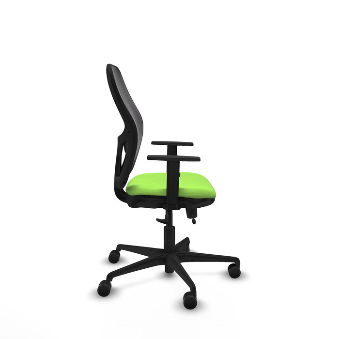 Silla de oficina Jorquera con mecanismo Sincro/Traslack tapizada con Tela color Pistacho y malla color Negro. Equipada con lumbar 1D, Brazos 1D y Ruedas 65mm nailon