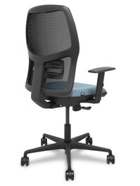 PIQUERAS Y CRESPO Silla Alfera con mecanismo sincro, respaldo de malla negra y asiento gris