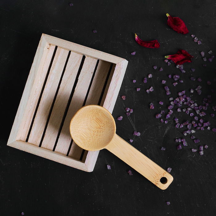 Cosmetic Club Juego De 3 Piezas Sales De Baño Con Rosa Y Miel Incluye Bandeja Y Cuchara De Madera