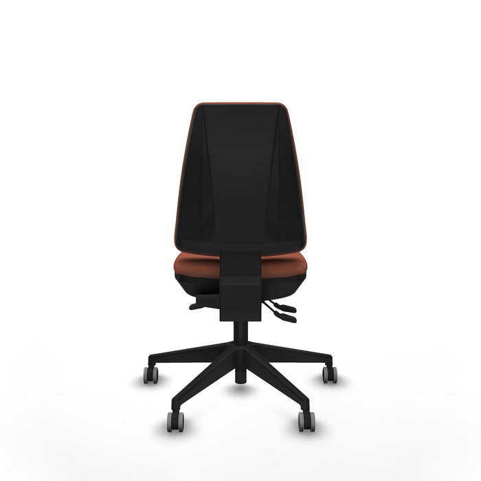 Silla de oficina Elche con mecanismo Asincro tapizada con Tela color Marrón. Equipada con Base piramidal negra, Sin brazos y Ruedas 65 mm parqué