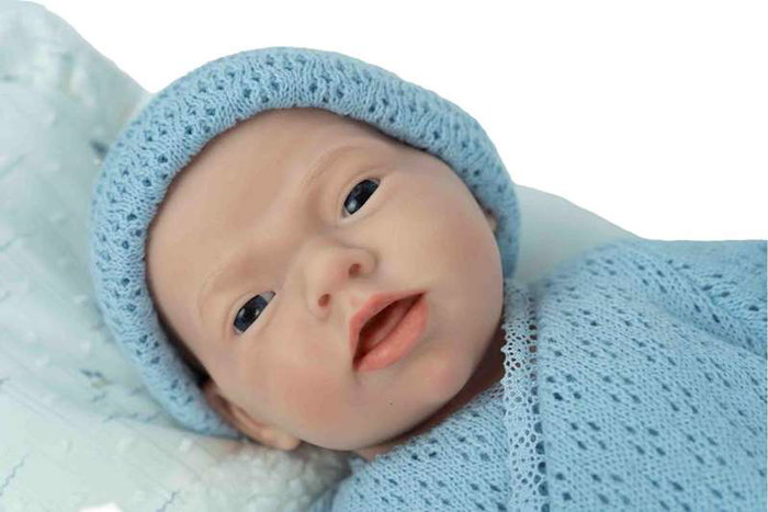 Muñecas Arias - Muñeca reborn Aina 40 cm con cuerpo de silicona, sexo niña, incluye cambiador y pañuelo babero, diseño español