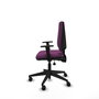 Silla de oficina Elche con mecanismo Asincro tapizada con Similpiel color Morado. Equipada con Base piramidal negra, Brazos 1D y Ruedas 65mm nailon