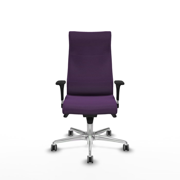 Sillón Albacete con mecanismo Sincro tapizada con Tela color Morado. Equipado con Base aluminio, Brazos 1D y Ruedas 65 mm parqué