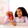 Barbie HYC23 Equipo de Muñeca y Accesorios Teresa, Muñeca y Accesorios con Temática de Videojuegos, Para Niños +4 Años