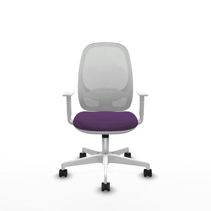 Silla de oficina Cilanco con mecanismo Sincro tapizada con Tela color Morado y malla color Blanco. Equipada con lumbar 1D, Reposabrazos blancos y Ruedas 65mm nailon