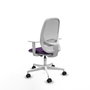 Silla de oficina Cilanco con mecanismo Sincro tapizada con Tela color Morado y malla color Blanco. Equipada con lumbar 1D, Reposabrazos blancos y Ruedas 65mm nailon