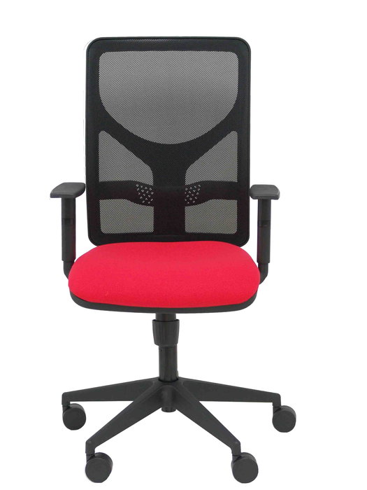 Silla de oficina Motilla con mecanismo Sincro tapizada con Tela color Rojo y malla color Negro. Equipada con lumbar 1D, Brazos 1D y Ruedas 65mm nailon