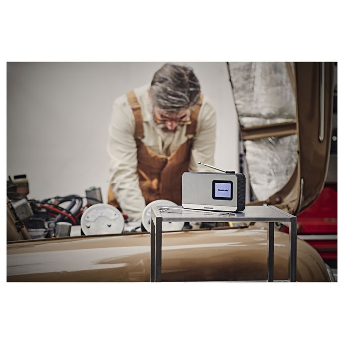 Panasonic RF-D15EG Radio DAB Portátil de 3 Vatios, Color Plata