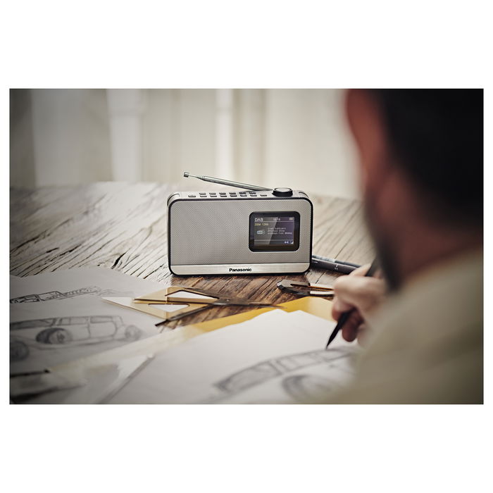Panasonic RF-D15EG Radio DAB Portátil de 3 Vatios, Color Plata