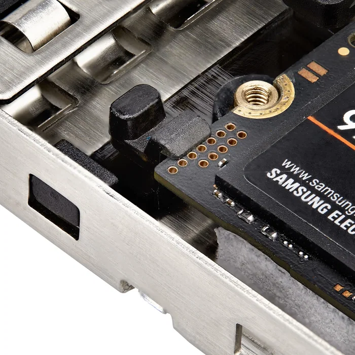 Startech M2-REMOVABLE-PCIE-N1 - Adaptador PCIe x4 a SSD NVMe M.2 con bandeja removible Hot Swap intercambiable en caliente, para SSD 2230/2242/2260/2280, con llaves de seguridad