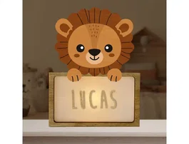 Wondee Lámpara Infantil Personalizable "Little Lion" con Nombre Madera Sostenible, Luz Quit Miedos Bebé
