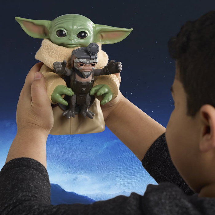 Hasbro Star Wars: The Mandalorian & Grogu Figura Electrónica Grogu Abrazador & Anzellano 17 cm