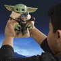 Hasbro Star Wars: The Mandalorian & Grogu Figura Electrónica Grogu Abrazador & Anzellano 17 cm