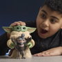Hasbro Star Wars: The Mandalorian & Grogu Figura Electrónica Grogu Abrazador & Anzellano 17 cm
