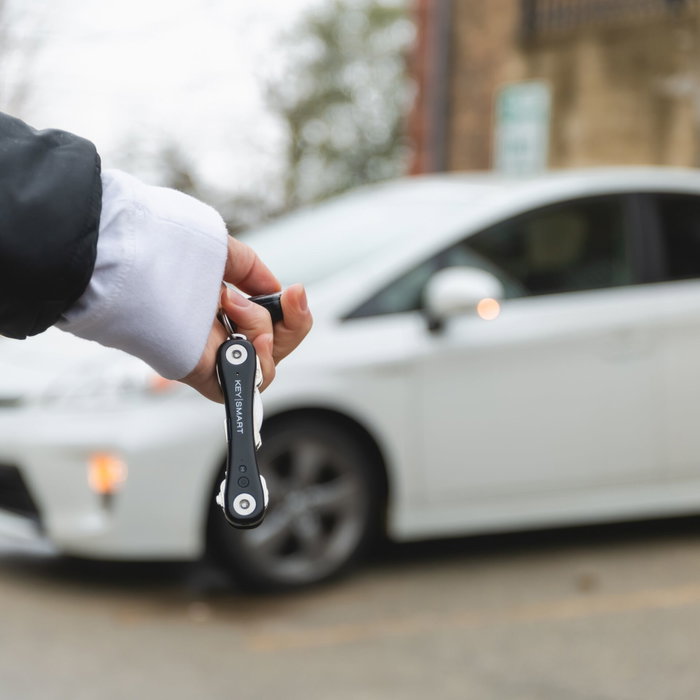 KeySmart iPro Works With Apple Find My Negro