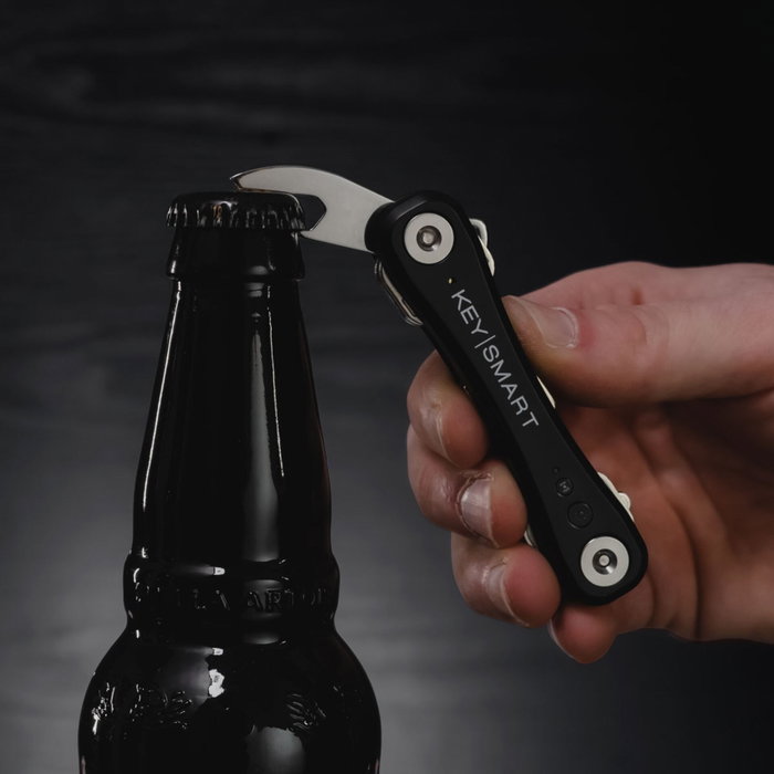 KeySmart iPro Works With Apple Find My Negro