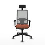 Silla de oficina Horna con mecanismo Sincro/Traslack tapizada con Tela color Marrón y malla color Gris. Equipada con lumbar 1D, Brazos 1D, Cabecero Fijo y Ruedas 65 mm parqué