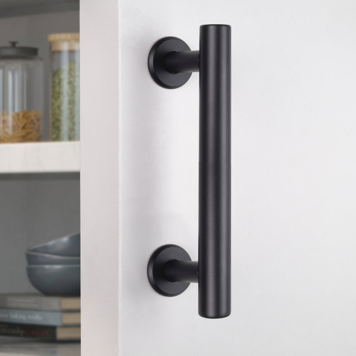 Emuca Tirador para puertas correderas colgadas de madera Pasadena, Longitud 240 mm, Intereje 180 mm, Acero, Negro texturizado Emuca Tirador para puertas correderas colgadas de madera Pasadena, Longitud 240 mm, Intereje 180 mm, Acero, Negro texturizado