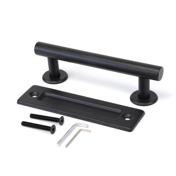 Emuca Tirador para puertas correderas colgadas de madera Pasadena, Longitud 240 mm, Intereje 180 mm, Acero, Negro texturizado Emuca Tirador para puertas correderas colgadas de madera Pasadena, Longitud 240 mm, Intereje 180 mm, Acero, Negro texturizado