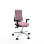 Silla de oficina Elche con mecanismo Asincro tapizada con Tela color Rosa. Equipada con Base cromada, Brazos 1D y Ruedas 65 mm parqué