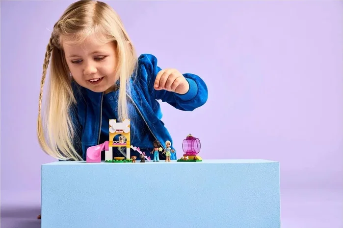 LEGO Friends Parque de Aventuras para Cachorros 42665 con tobogán y figuras de perros de regalo LEGO Friends Parque de Aventuras para Cachorros 42665 con tobogán y figuras de perros de regalo