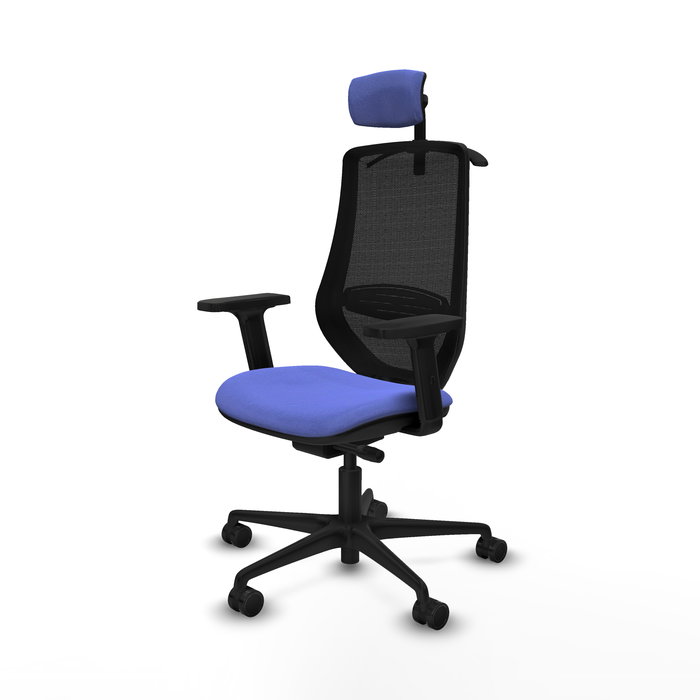 Silla de oficina Mardos con mecanismo Sincro/Traslack tapizada con Tela color Azul claro y malla color Negro. Equipada con lumbar 1D, Brazos 2D, Cabecero 2D y Ruedas 65mm nailon