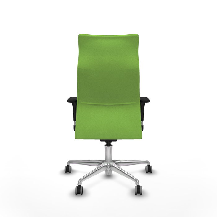 Sillón Albacete con mecanismo Sincro tapizada con Tela color Pistacho. Equipado con Base aluminio, Brazos 1D y Ruedas 65 mm parqué