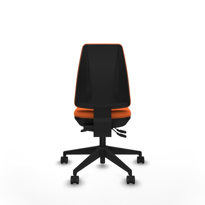 Silla de oficina Elche con mecanismo Asincro tapizada con Tela color Naranja. Equipada con Base piramidal negra, Sin brazos y Ruedas 65mm nailon