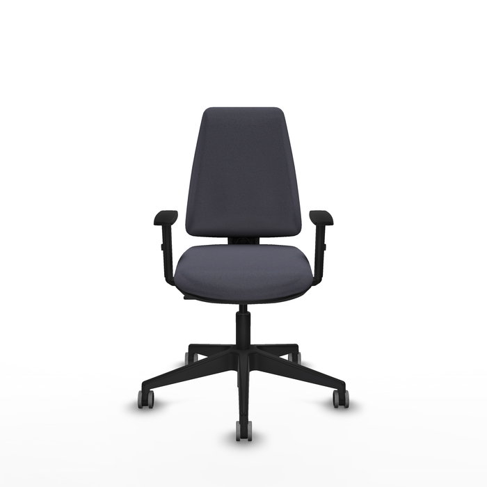 Silla de oficina Elche con mecanismo Contacto permanente básico tapizada con Tela color Gris oscuro. Equipada con Base piramidal negra, Brazos 1D y Ruedas 65 mm parqué