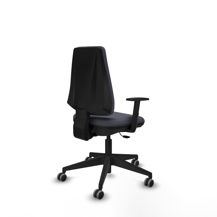 Silla de oficina Elche con mecanismo Contacto permanente básico tapizada con Tela color Gris oscuro. Equipada con Base piramidal negra, Brazos 1D y Ruedas 65 mm parqué