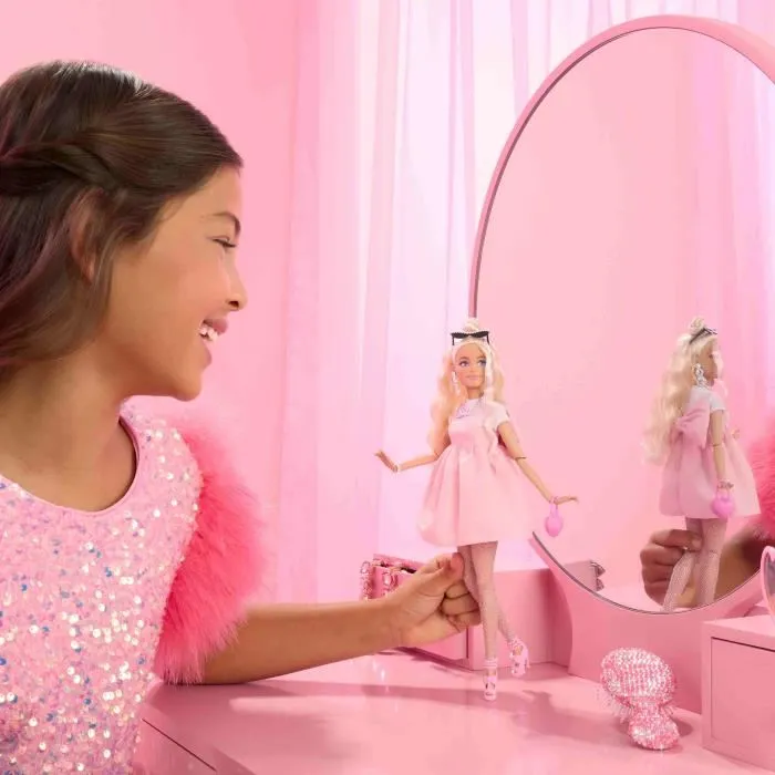 Mattel Muñeca Barbie Deluxe Vestido con Lazo para Niñas Mayores de 4 Años Mattel Muñeca Barbie Deluxe Vestido con Lazo para Niñas Mayores de 4 Años