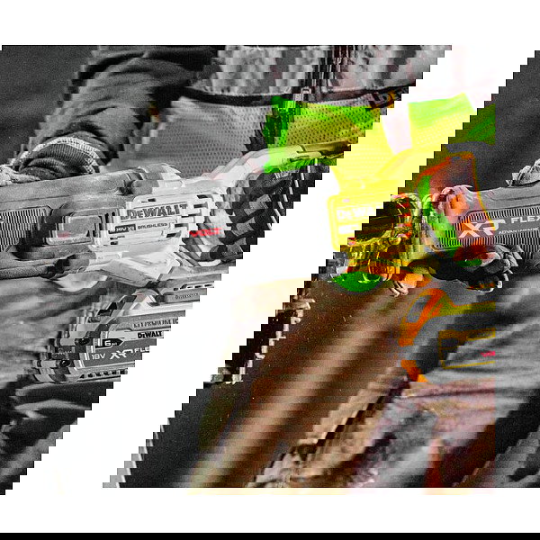 DeWALT DCS386NT-XJ Sable de Corte a Batería 18V sin Escobillas (Sierra de Calar), Velocidad Ajustable hasta 3000 SPM, Negro y Amarillo