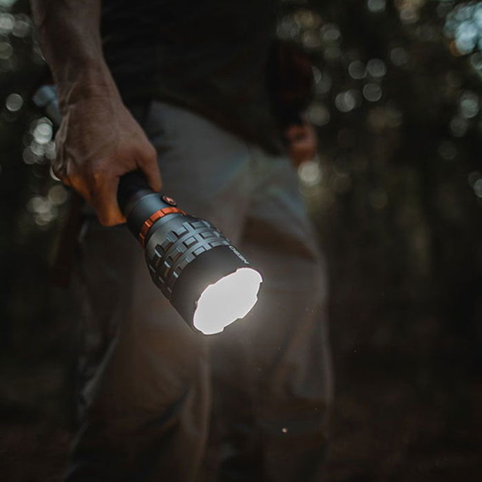 Nebo Linterna LED Davinci 18000 Lúmenes Recargable Batería 26650 8V 5000mAh