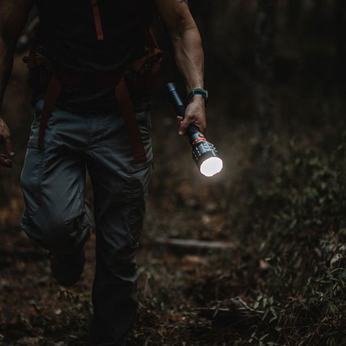 Nebo Linterna LED Davinci 18000 Lúmenes Recargable Batería 26650 8V 5000mAh