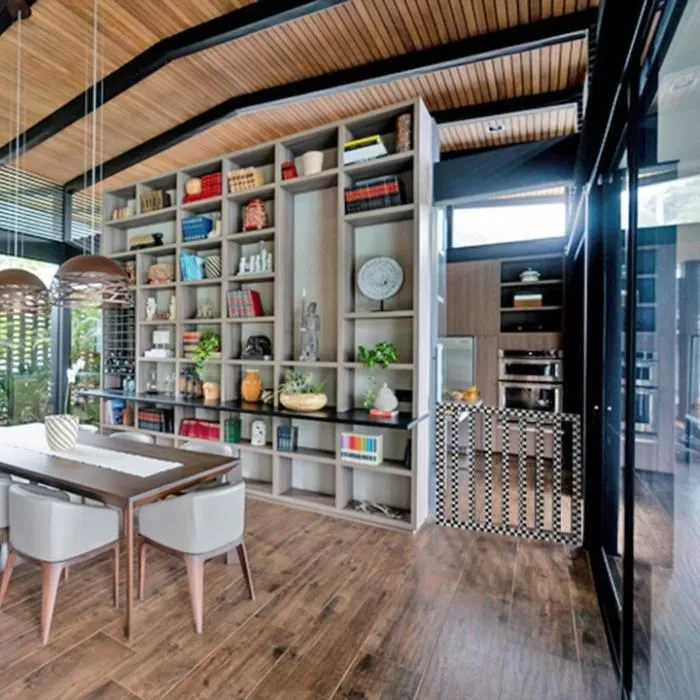 Ingenuity Puerta de Seguridad Infantil ING0074451172715 de 76 a 91 cm, Personalizable, Pintable o Teñible, Fácil de Instalar