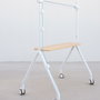 Tooq iLOVE FS20207M-W Soporte de Suelo con Ruedas para TV 49-80 pulgadas, Blanco y Haya