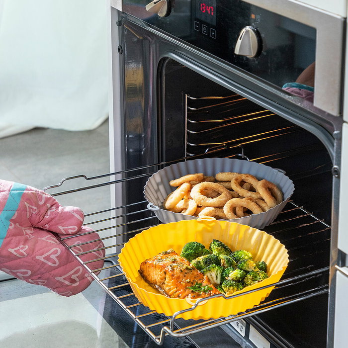 Pack de 4 Cestas de Silicona con Asas para Freidora de Aire y 2 Pinceles de Cocina InnovaGoods