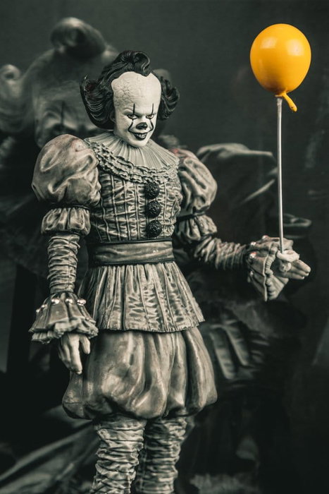 McFarlane Toys Movie Maniacs Figura Pennywise (Black & White)